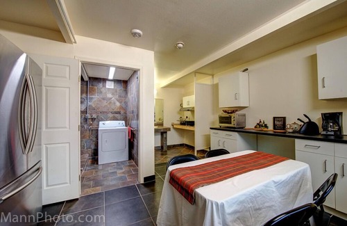 Amistad National Recreational Area Hotel | Whispering Palms Inn