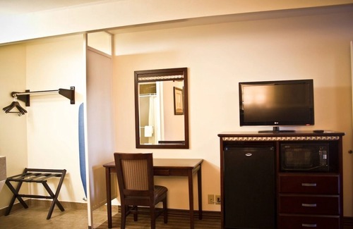 Amistad National Recreational Area Hotel | Whispering Palms Inn