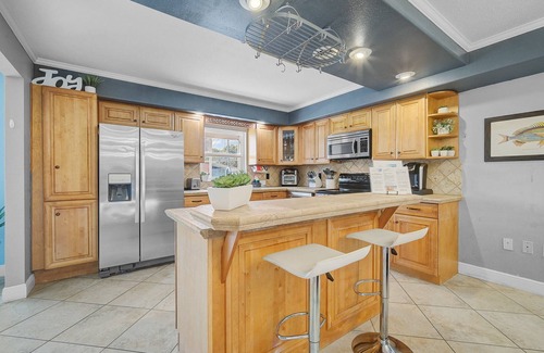 Whitfield House | Whispering Palms: Pool, Near Beaches, Dog Friendly