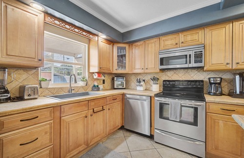 Whitfield House | Whispering Palms: Pool, Near Beaches, Dog Friendly