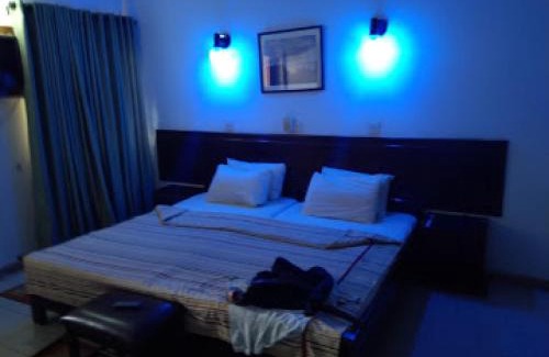 Morogbo Cabin | Whispering Palms Resort