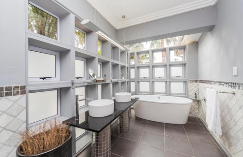Humewood House | Whispering Palms