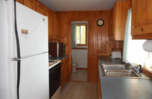 Damariscotta Cottage | Whispering Pines Cottage - Surrounded by Pemaquid Lake with beautiful views