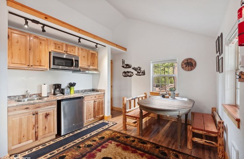Lakeside Cabin | Whispering Pines cabin rentals
