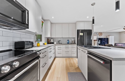Killaloe House | Whispering Pines Lakefront Haven