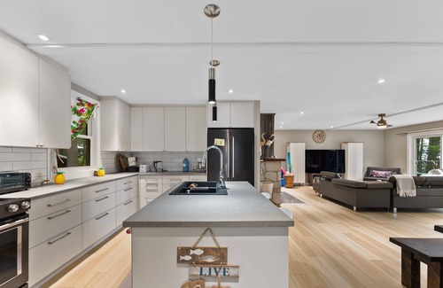 Killaloe House | Whispering Pines Lakefront Haven
