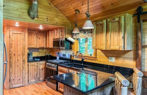 Old Forge Cabin | Whispering Pines - Old Forge, Hollywood Hills Cabin