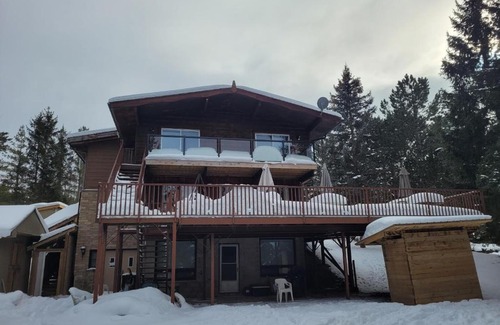 The Blue Mountains Apartment | Whispering Pines Suite at The Bowering Lodge