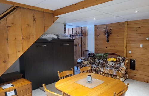 The Blue Mountains Apartment | Whispering Pines Suite at The Bowering Lodge