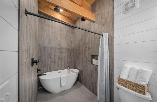 Treloar House | Whispering Pines Treehouse - Sunrise