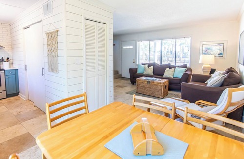 Dune Allen Beach House | Whispering Sands 1A - Steps from the Beach