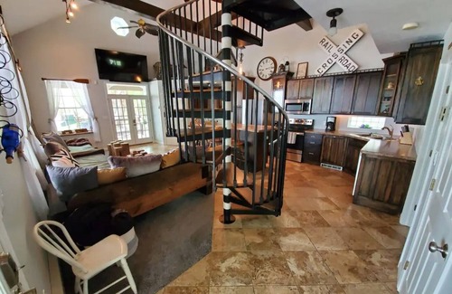 Huron House | Whispering Walleye - Railroad Riverhouse