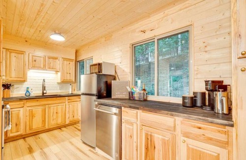 Shenandoah Cabin | Whispering woods Hot tub River access DogFriendly