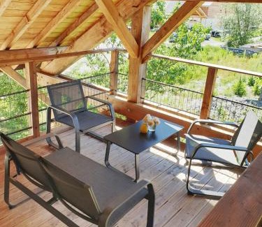 Le Bourg-d'Oisans Ski Chalet | WhispeRive Lodge - le vert aux bords de rive