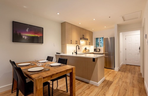 Whistler Creekside House | Whistler Luxury Townhouse - steps to Creekside Gondola