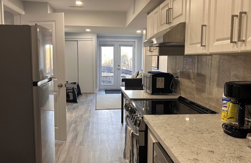 Whitby Apartment | Whitby Hideout - 3BR 5BD 3WR Pool Table Sauna close to Thermea SPA