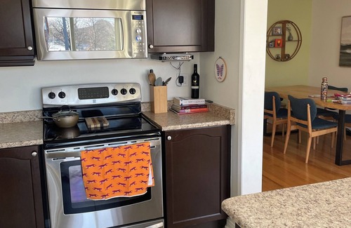 Whitby House | Whitby Townhouse close to Lake Ontario and Go Station