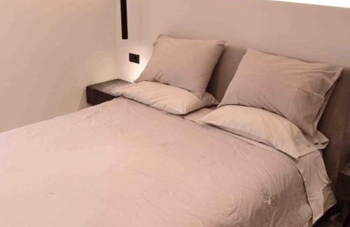 Ayioi Asomatoi House | White and Black Aegina