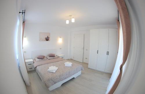 Gura Humorului Apartment | White Apartment Gura Humorului, Bucovina, Voronet
