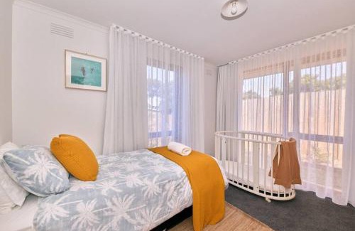 Torquay House | White Beach Nest walk to the beach