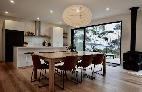White Beach House | White Beach Retreat - Luxurious Water Views