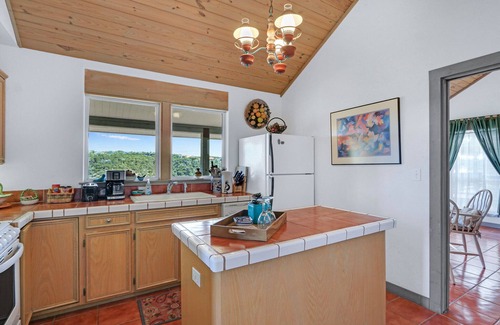 Wimberley House | White Buffalo Guest House I Wimberley Hills and Views, Romantic