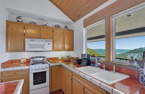 Wimberley House | White Buffalo Guest House I Wimberley Hills and Views, Romantic