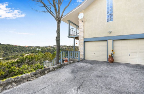 Wimberley House | White Buffalo Room With a View I Stargazing, Romantic