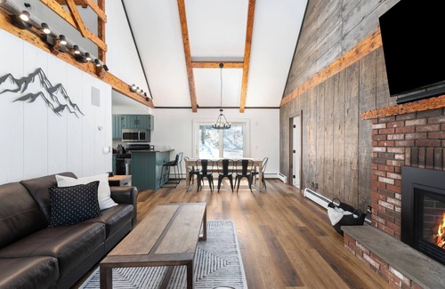 North Conway Ski Chalet | White Cap Cabin-Dog Friendly Chalet in N. Conway!