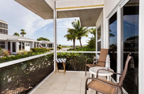 Sanibel House | White Caps 1