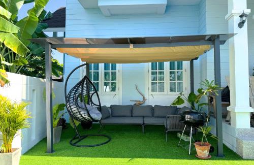 Wichit Villa | White Castle