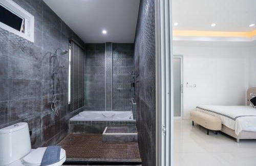 Huai Yai Villa | White Chocolate Pool Villa Pattaya