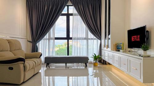 Gua Apartment | White Cozy Home near IOI City Mall with Netflix