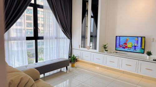 Gua Apartment | White Cozy Home near IOI City Mall with Netflix