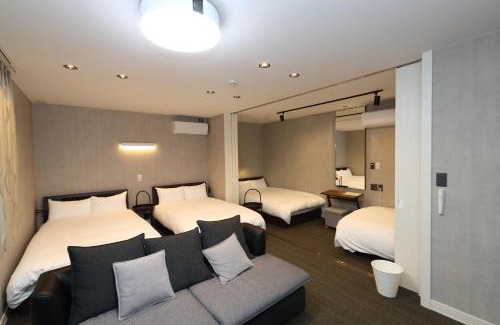 Hakata-ku Apartment | White Crystal RoomB