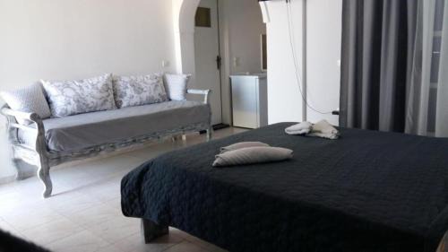 Folegandros Apartment | White Cycladic serenity