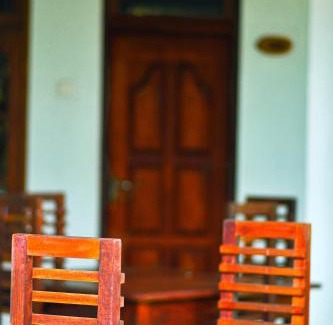 Inamaluwa Hotel | White eagle hotel