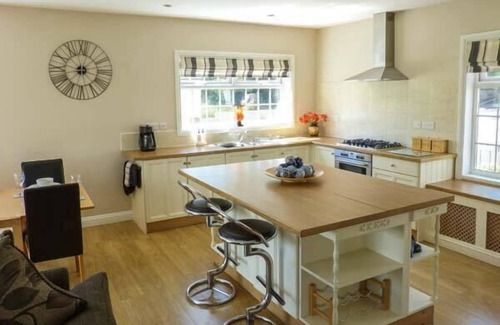 Great Clifton Cottage | WHITE GABLES, family friendly, with a garden in Great Clifton