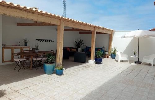 Peniche de Cima House | White Guest House