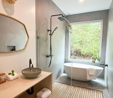 Ucluelet Apartment | White Haus 2 - Rainforest heaven close to beaches