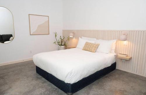 Ucluelet Apartment | White Haus 2 - Rainforest heaven close to beaches