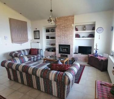 Paralia Porovitsis House | White Hill Platanos
