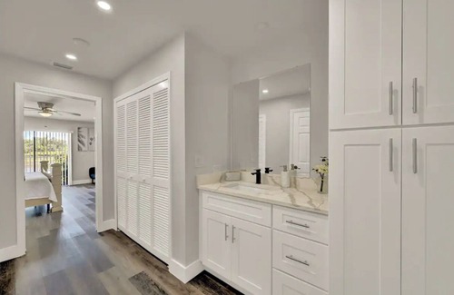 North Fort Myers House | White house: 3BR Oasis in North Fort Myers