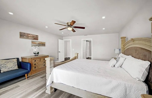 North Fort Myers House | White house: 3BR Oasis in North Fort Myers