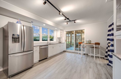 Lake Catherine Cottage | White House, Amazing Cottage, Lake Front, That Sleeps 34!
