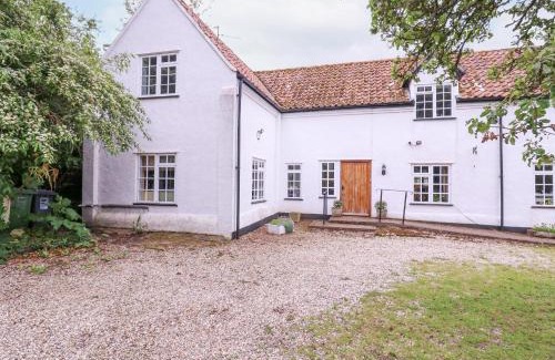 Little Snoring House | White House Cottage