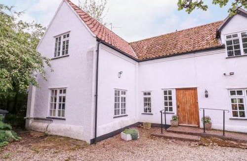 Little Snoring House | White House Cottage