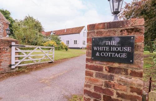 Little Snoring House | White House Cottage