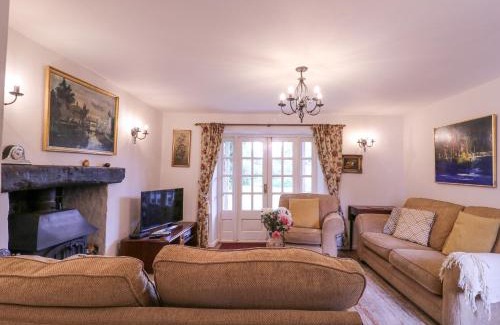 Little Snoring House | White House Cottage