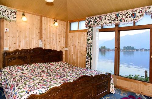 Dal Lake Boat Rental | White House Group Of Houseboats